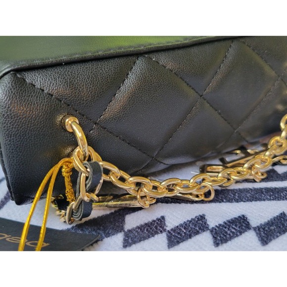 NWT bebe WYATT V-FLAP SHOULDER BAG. Mini. Black With Gold Hardware - Picture 6 of 12